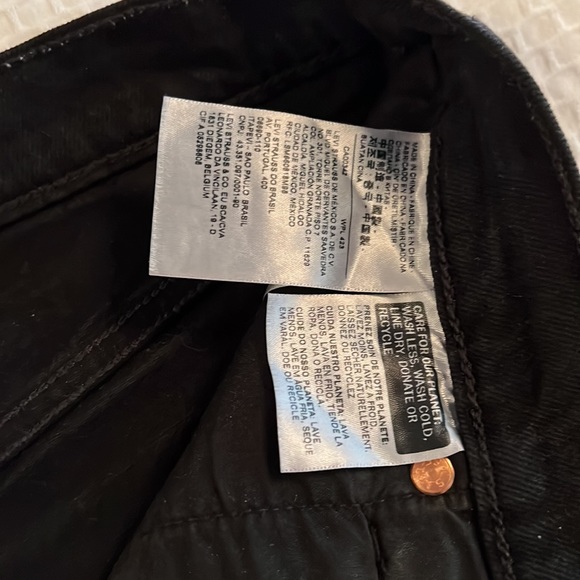 Levi’s Ribcage Jean Shorts - Picture 4 of 5